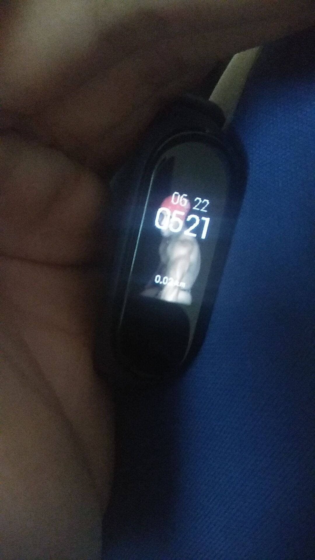 718